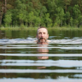You have to love Sweden: free camping, free swimming and three million midges.

#roadtrip #smidgenet #homeiswherethehillebergis  #vätternrundan #shesnotpedallingontheback