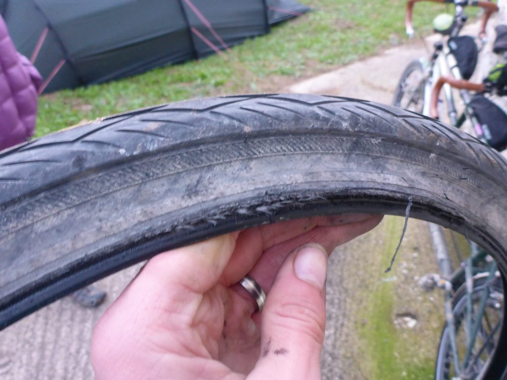 Dead tyre
